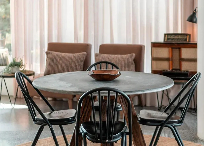 מלון & Life למאגו