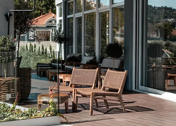 & Life מלון למאגו